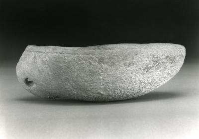 Shallow bowl with a lug handle